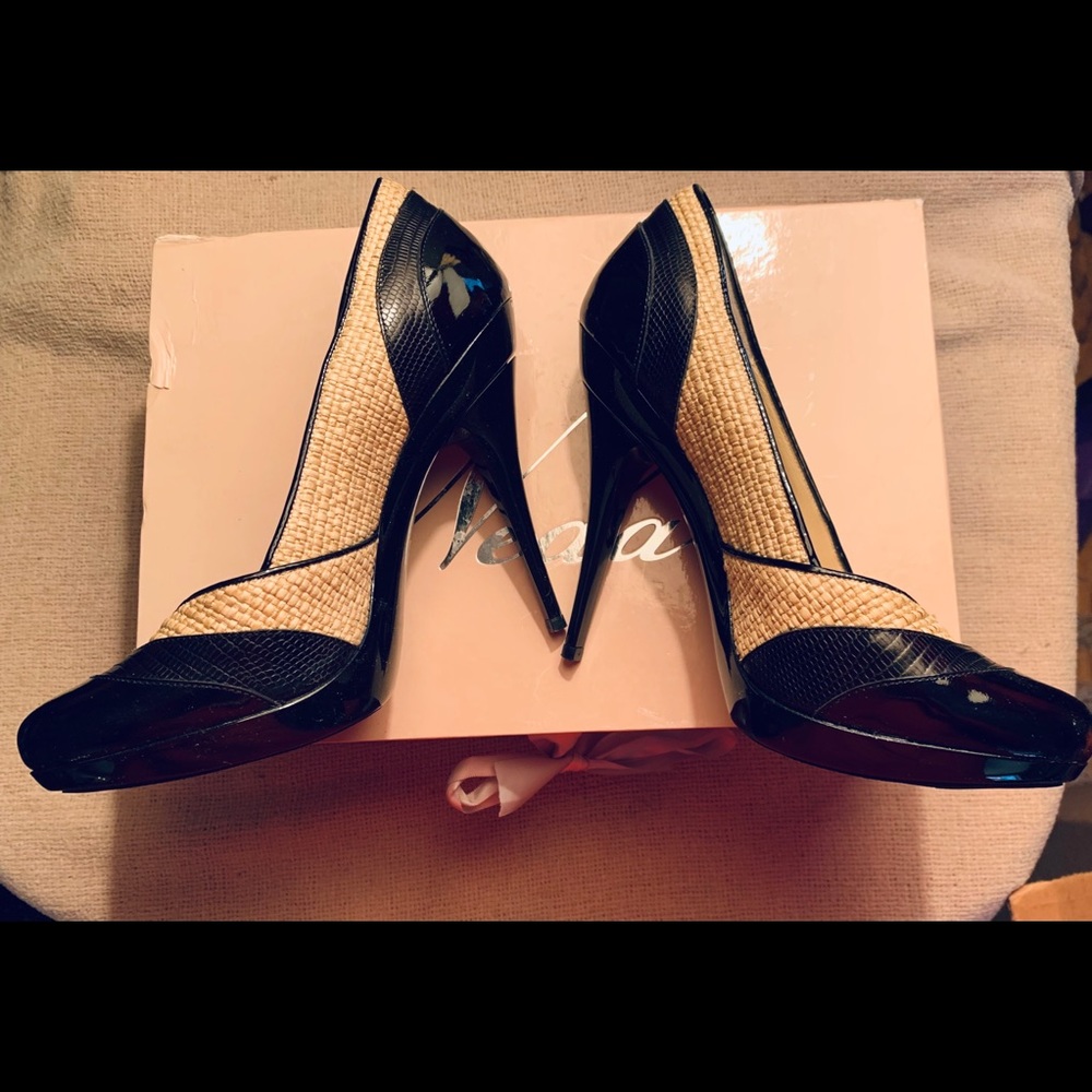 NIB, Neda Black Patent and Straw Heels, 7.5